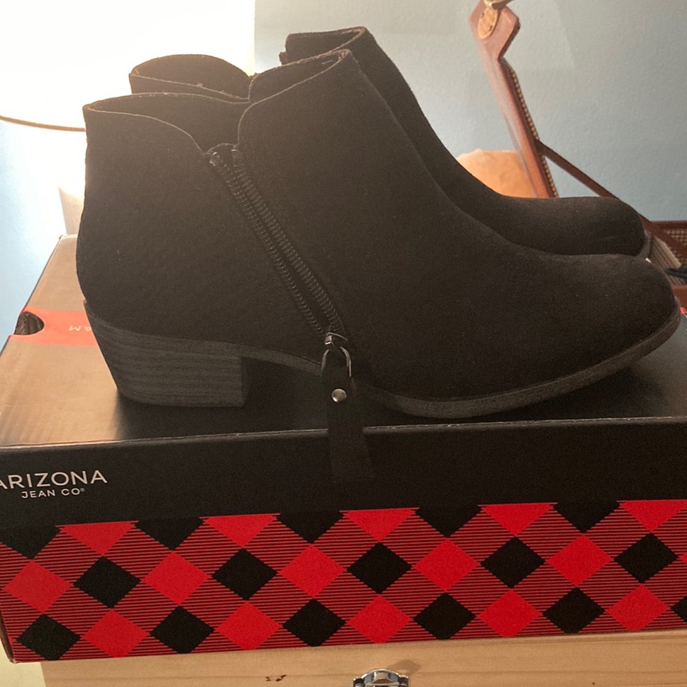 Arizona Jean Co memory foam black booties